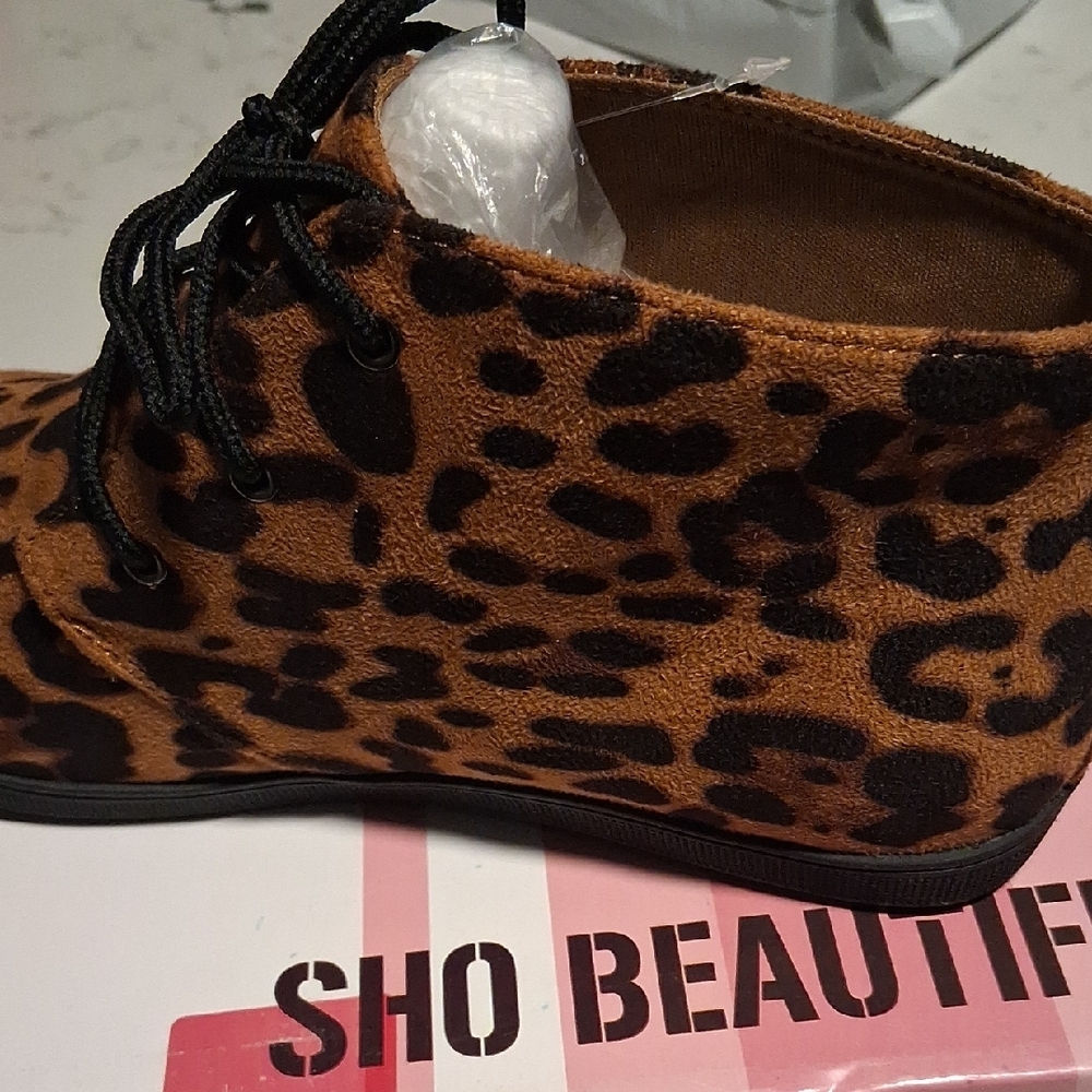 shosho Leopard Print Lace-Up Ankle Booties in Brown and Black - Picture 5 of 8